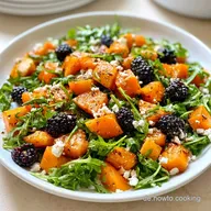 Aprikosen Brombeeren Salat mit Feta