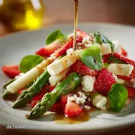 Erdbeer Spargel Salat Einfaches Rezept mit Vinaigrette und Feta