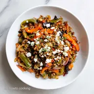 Gem&uuml;sepfanne mit Hackfleisch und Feta