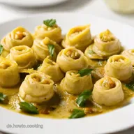 Fingerfood auf Italienisch Tortellini mit MiniSpie&szlig;e zum Anbei&szlig;en