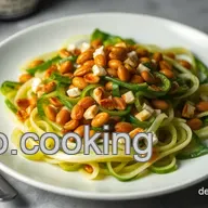 Frischer Spargelsalat mit Balsamico-Dressing und ger&ouml;steten Mandeln