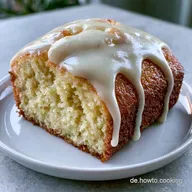 Saftiger Zitronenkuchen mit Zuckerguss vom Blech