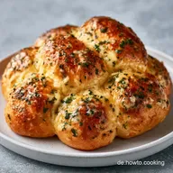 Zupfbrot mit Kr&auml;uterbutter: Knusprig