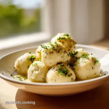 Semmelkn&ouml;del Rezept: Klassisch zubereitet f&uuml;r 4 Personen Rezeptkarte